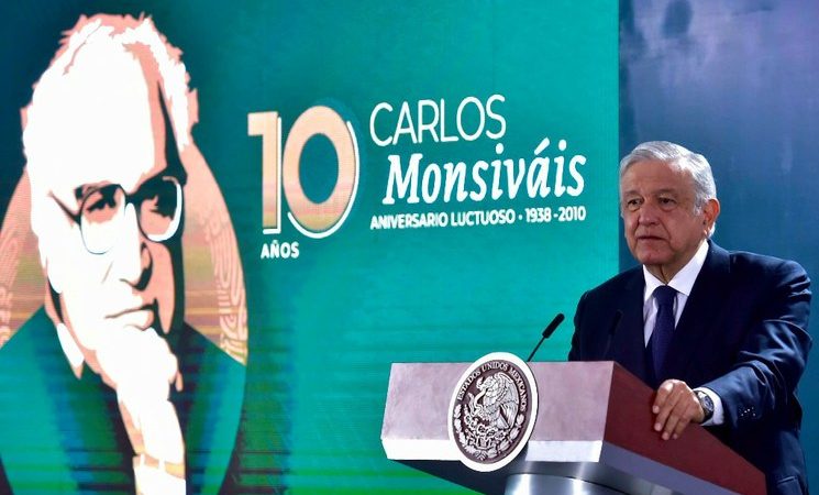Evoca AMLO a Monsiváis; anuncia programa conmemorativo