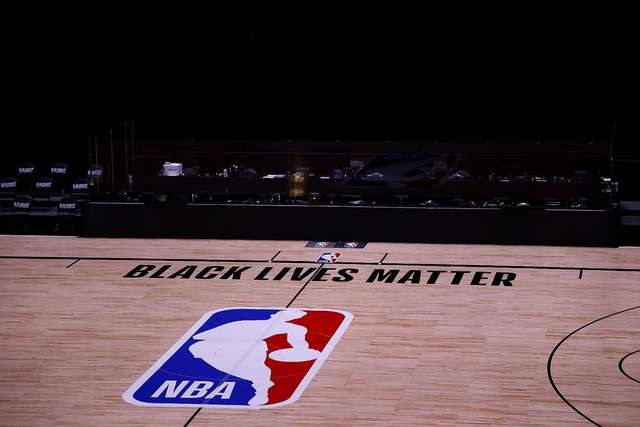 Playoffs de NBA se reanudarán este sábado tras boicot de jugadores