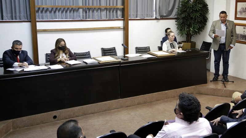 Entrega Presidente del Congreso reconocimientos a leyendas del futbol de los equipos Soles y Seris de Hermosillo