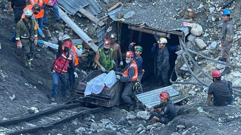 Rescatan el quinto cuerpo de los mineros atrapados en Coahuila