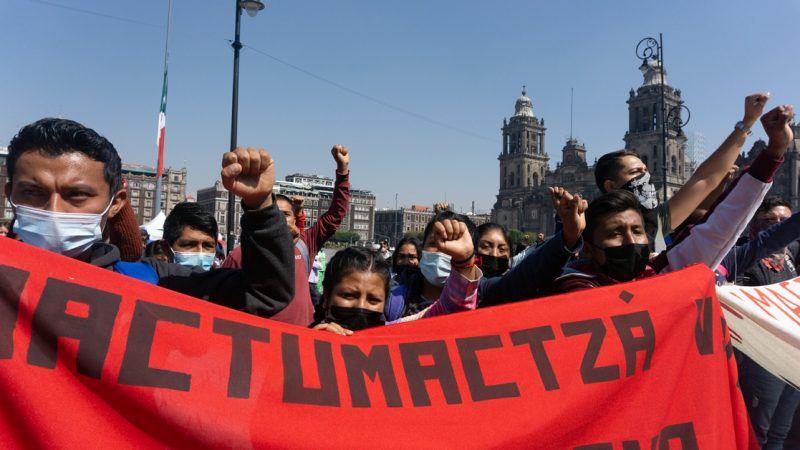 Normalistas de Mactumactzá piden audiencia con AMLO