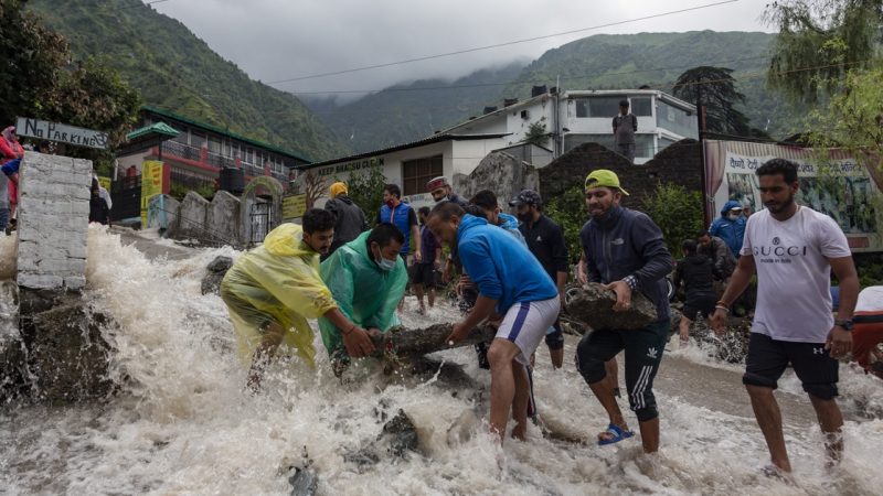 Mueren unas 76 personas por tormentas eléctricas en India