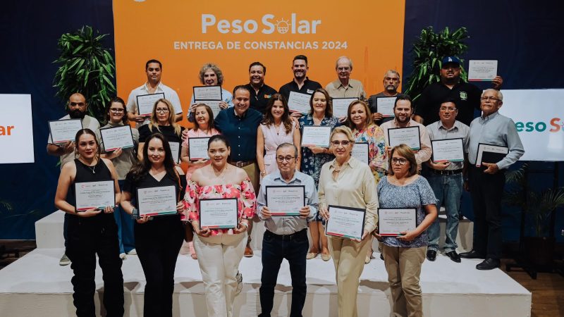 Entregan Patty Ruibal y Toño Astiazarán apoyo en paneles solares y eficiencia energética a 22 organizaciones de ayuda social