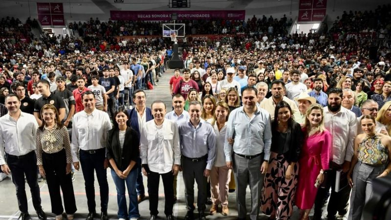 Beneficia Gobernador Durazo a 3 mil 500 estudiantes con becas e internet gratuito￼￼