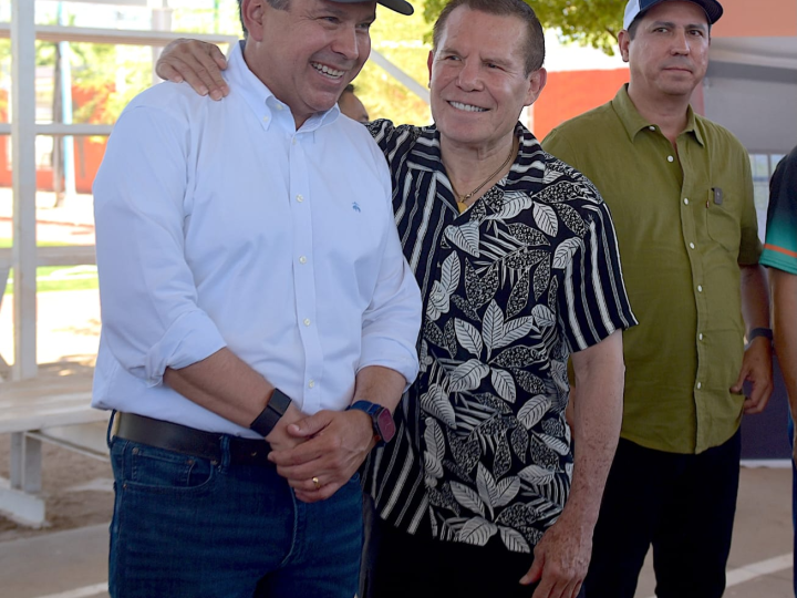 Inauguran Toño Astiazarán y Julio César Chávez rehabilitación de campo de futbol y gimnasio de box en Los Olivos