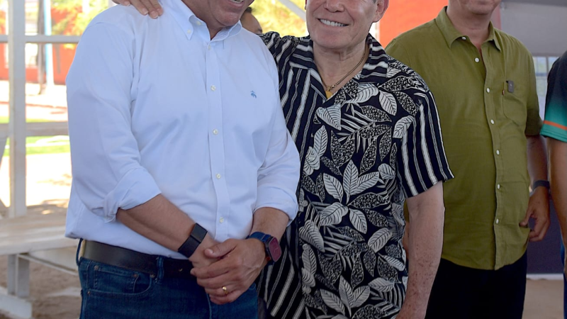 Inauguran Toño Astiazarán y Julio César Chávez rehabilitación de campo de futbol y gimnasio de box en Los Olivos